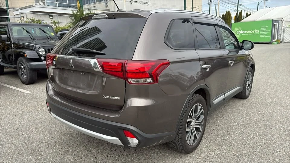 2016 Mitsubishi Outlander - Image 13 of 20