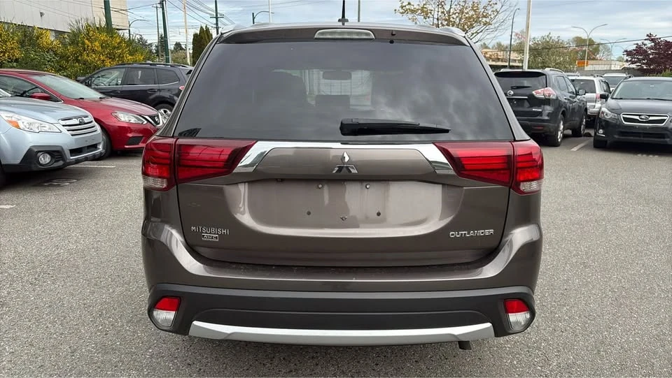 2016 Mitsubishi Outlander - Image 4 of 20