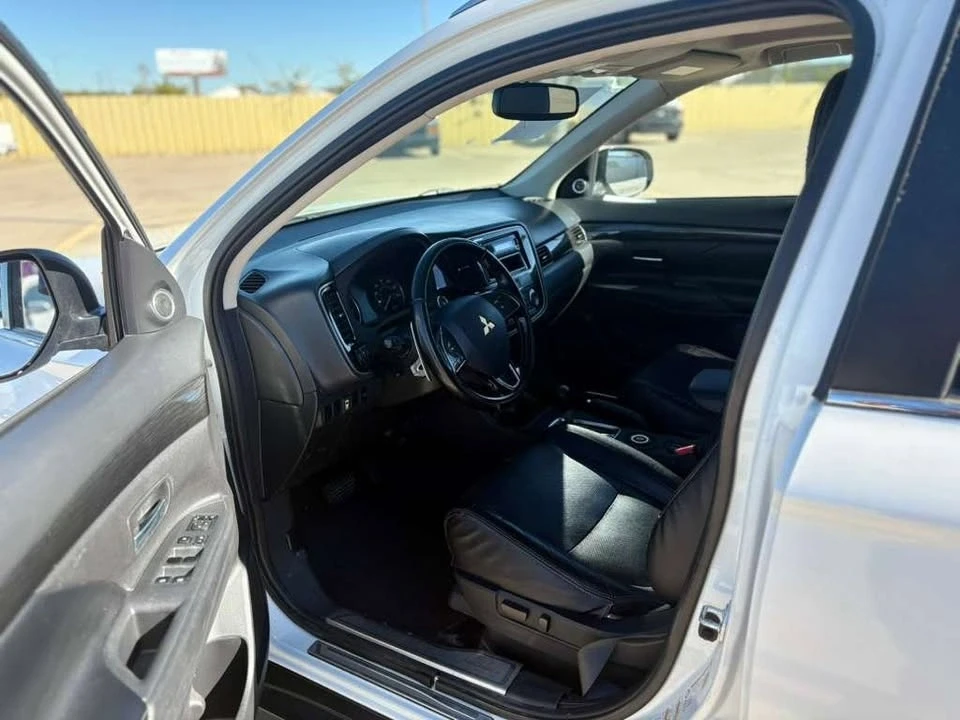 2016 Mitsubishi Outlander - Image 6 of 14