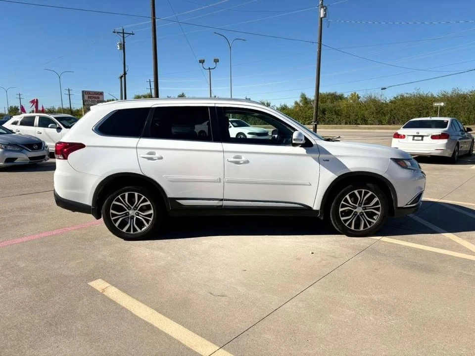 2016 Mitsubishi Outlander - Image 10 of 14