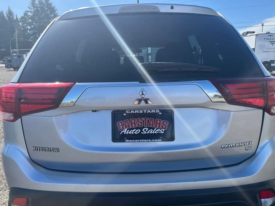 2016 Mitsubishi Outlander - Image 14 of 18