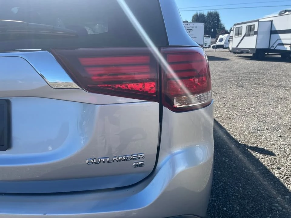 2016 Mitsubishi Outlander - Image 13 of 18