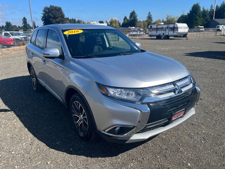 2016 Mitsubishi Outlander - Image 11 of 18
