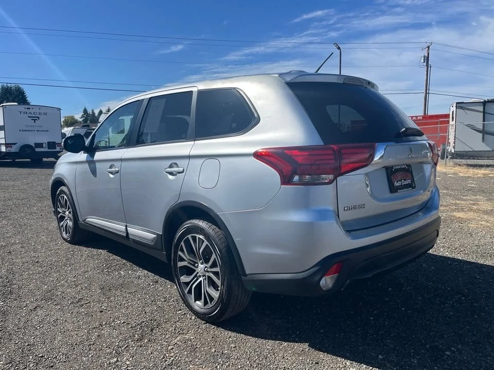 2016 Mitsubishi Outlander - Image 2 of 18