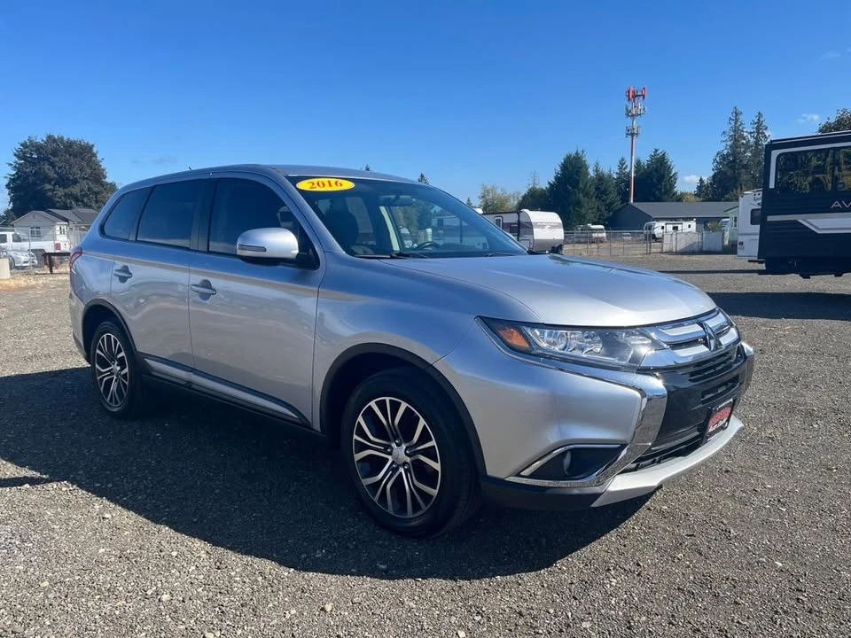 2016 Mitsubishi Outlander - Image 6 of 18