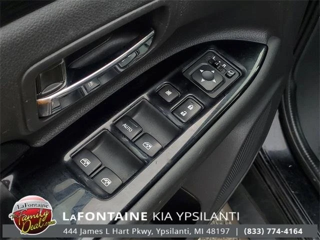 2016 Mitsubishi Outlander - Image 11 of 19