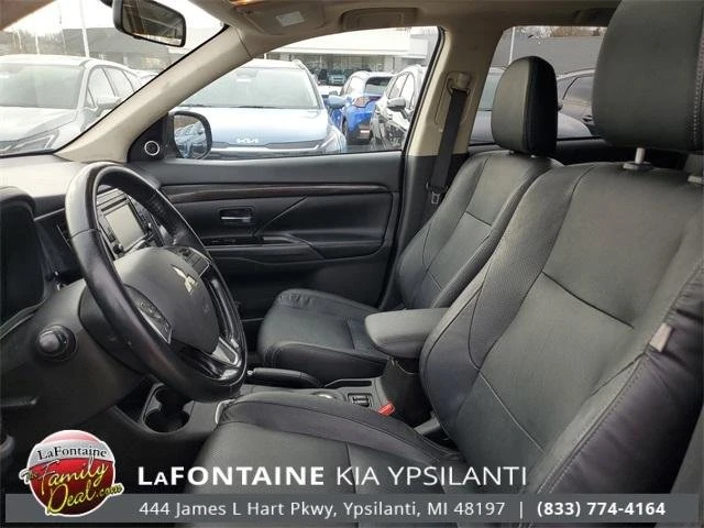 2016 Mitsubishi Outlander - Image 8 of 19