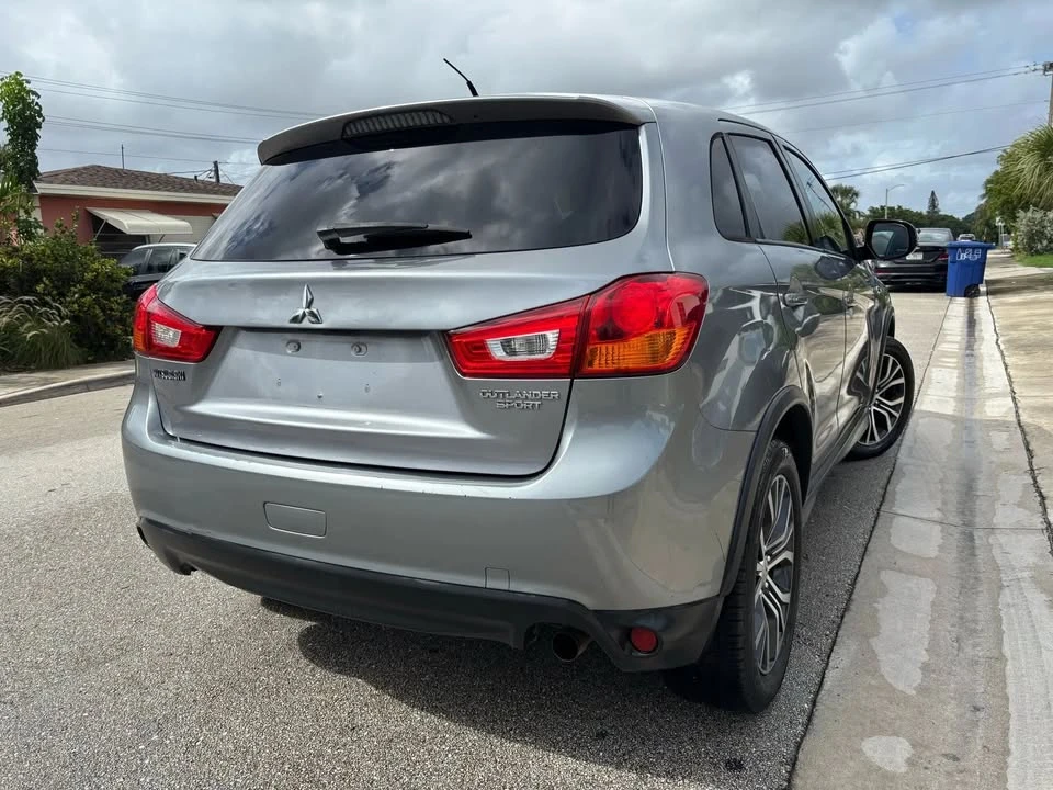 2016 Mitsubishi Outlander - Image 6 of 6