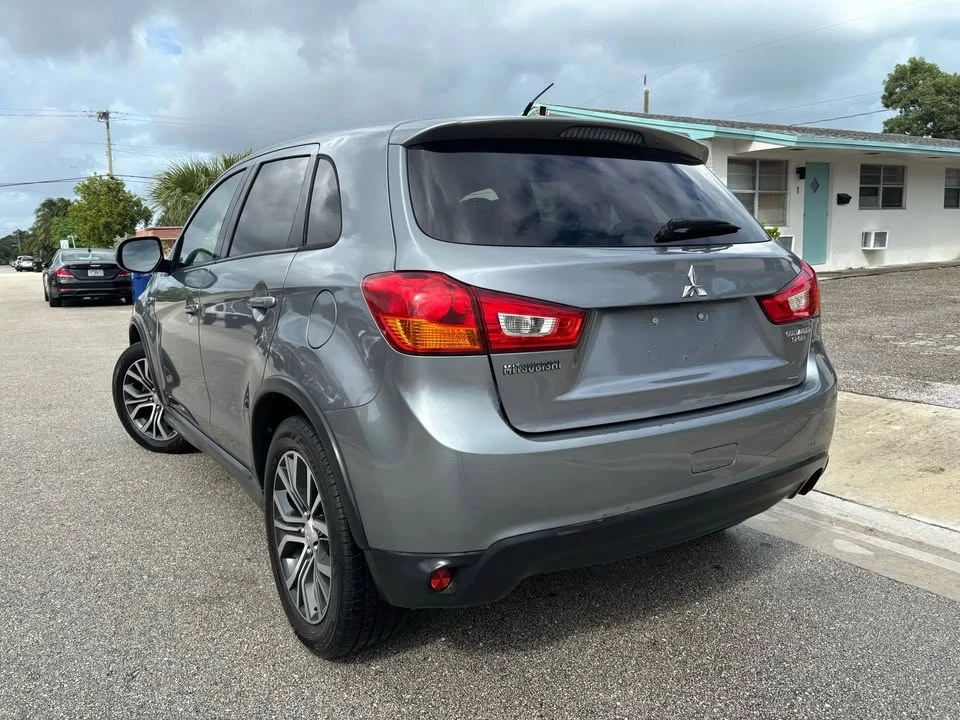 2016 Mitsubishi Outlander - Image 4 of 6