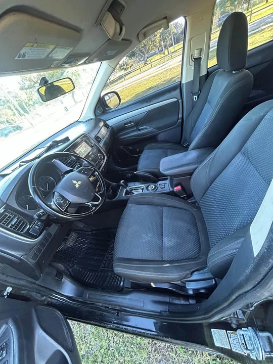 2016 Mitsubishi Outlander - Image 10 of 12