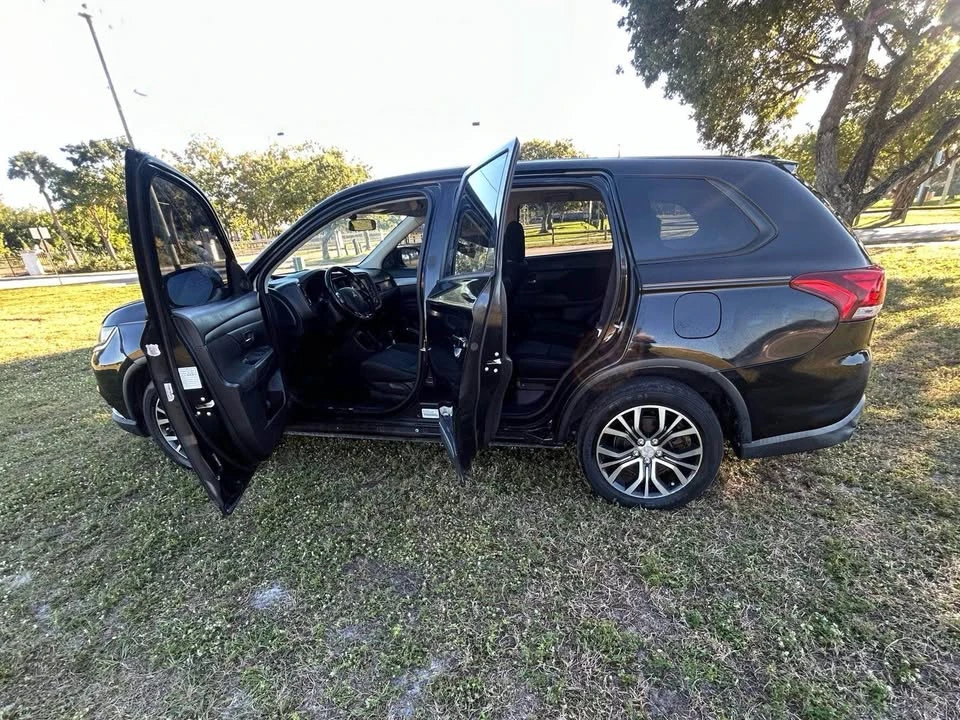 2016 Mitsubishi Outlander - Image 11 of 12