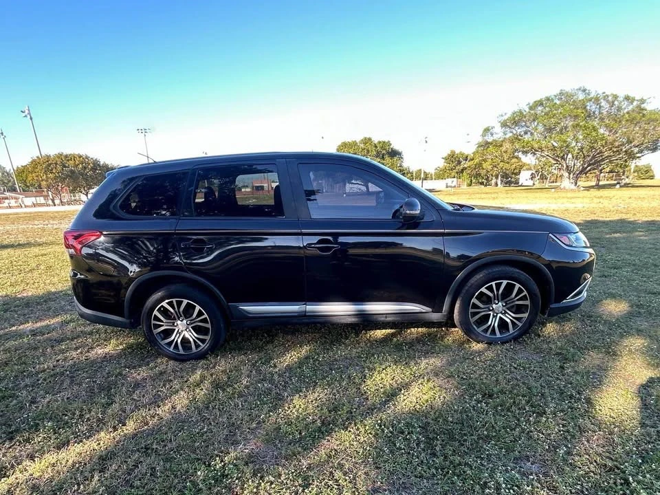 2016 Mitsubishi Outlander - Image 5 of 12