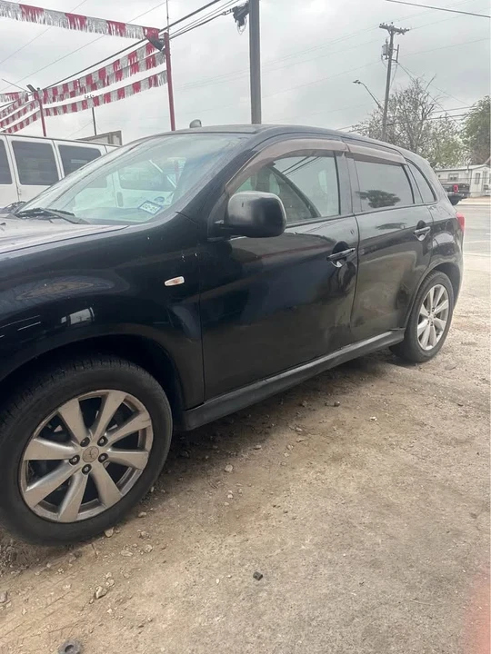 2016 Mitsubishi Outlander - Image 3 of 4