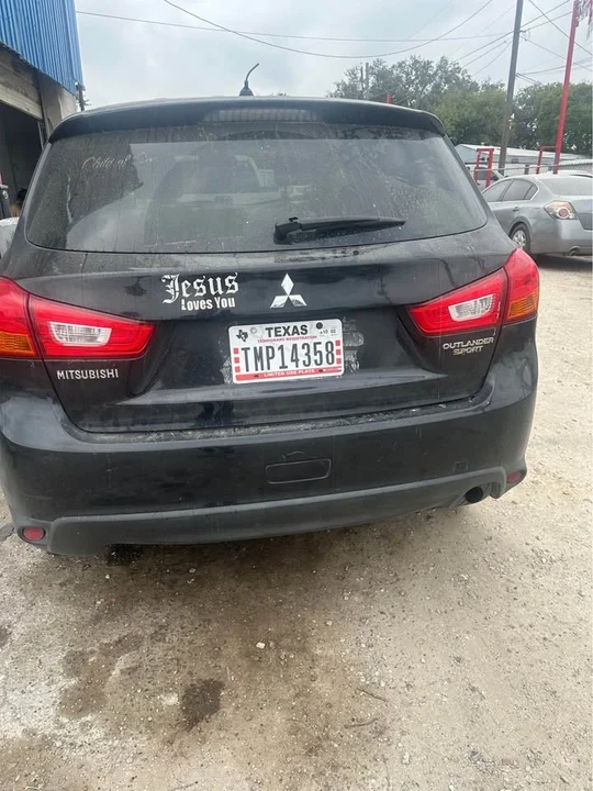 2016 Mitsubishi Outlander - Image 2 of 4