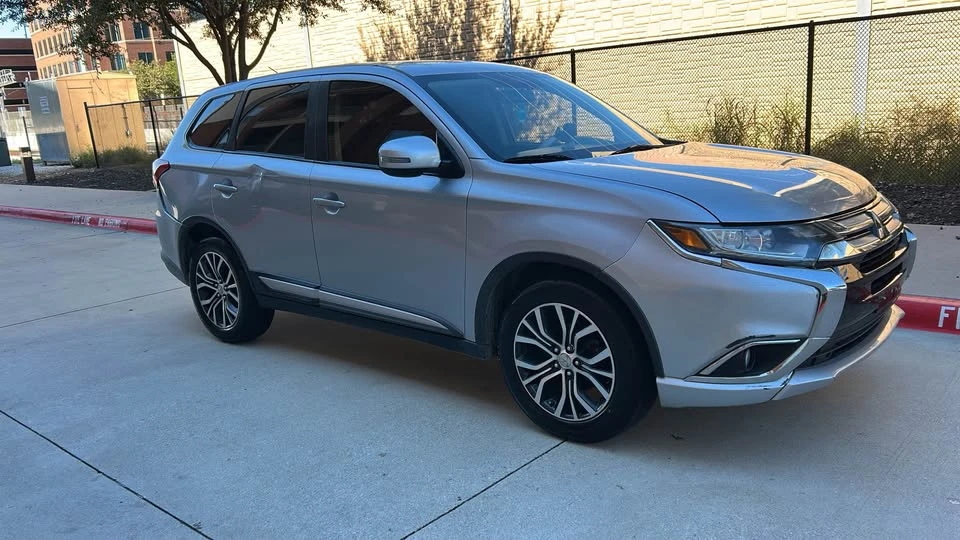 2016 Mitsubishi Outlander - Image 8 of 19