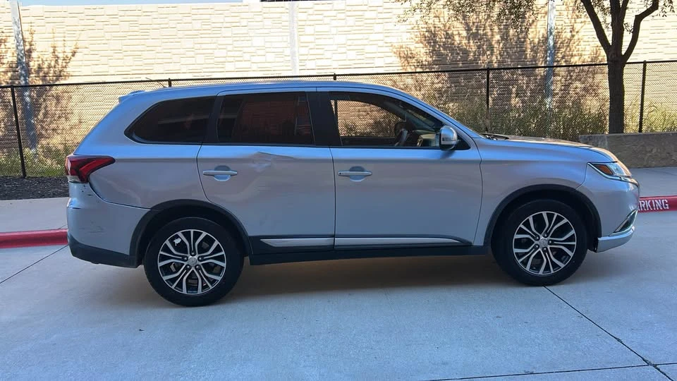 2016 Mitsubishi Outlander - Image 7 of 19