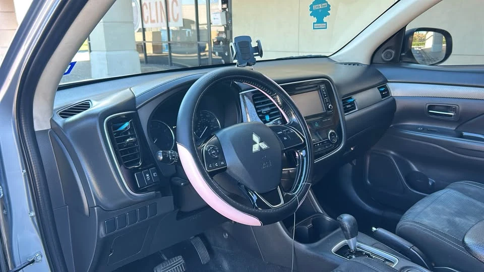 2016 Mitsubishi Outlander - Image 17 of 19
