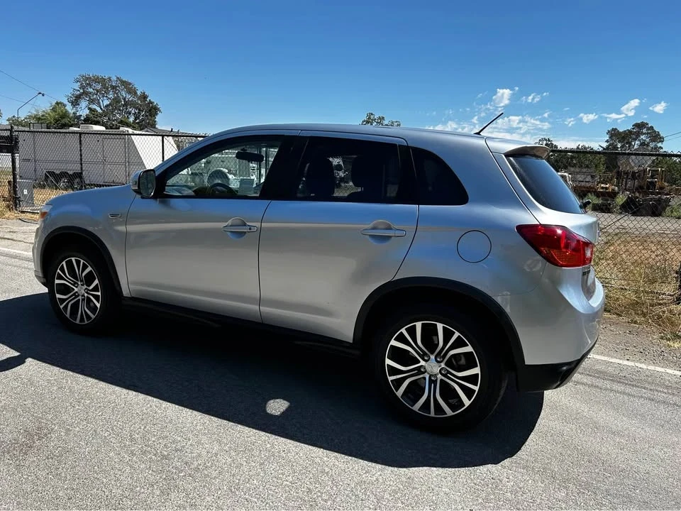 2016 Mitsubishi Outlander - Image 4 of 10