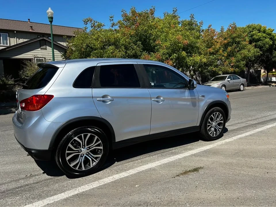 2016 Mitsubishi Outlander - Image 3 of 10