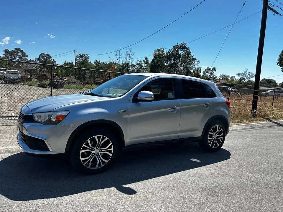 2016 Mitsubishi Outlander - Image 5 of 10