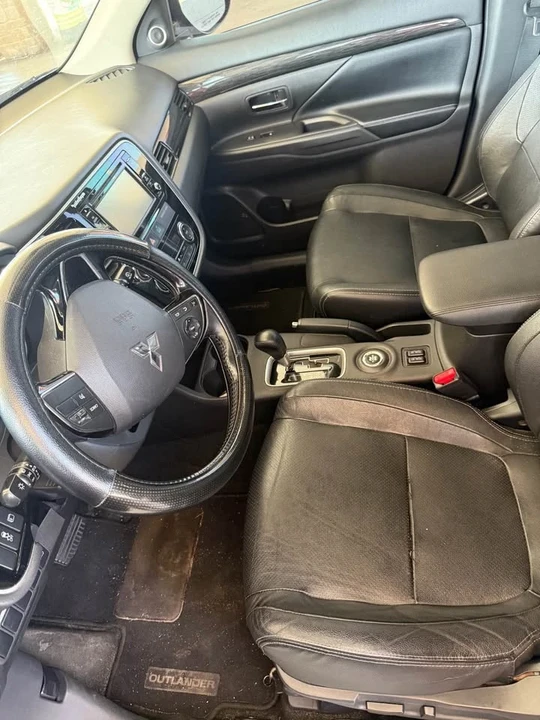 2016 Mitsubishi Outlander - Image 3 of 7