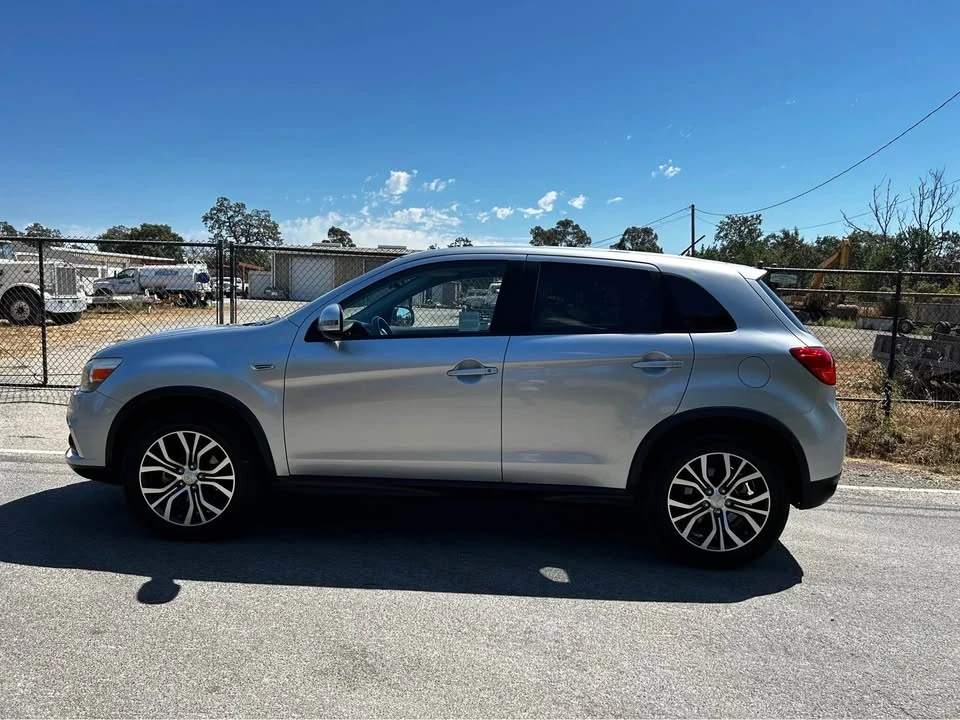 2016 Mitsubishi Outlander - Image 6 of 10