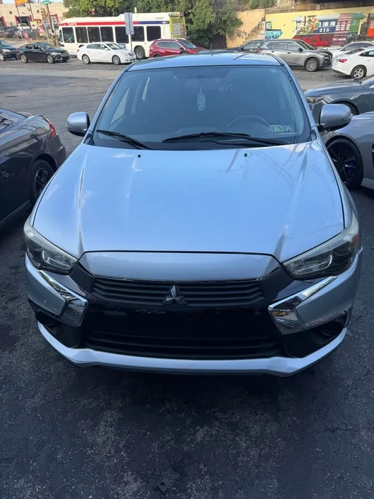 2016 Mitsubishi Outlander - Image 3 of 8