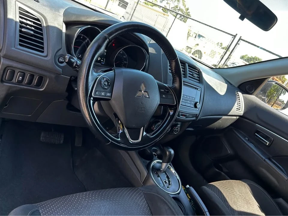 2016 Mitsubishi Outlander - Image 9 of 10