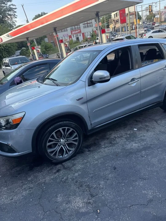 2016 Mitsubishi Outlander - Image 3 of 8
