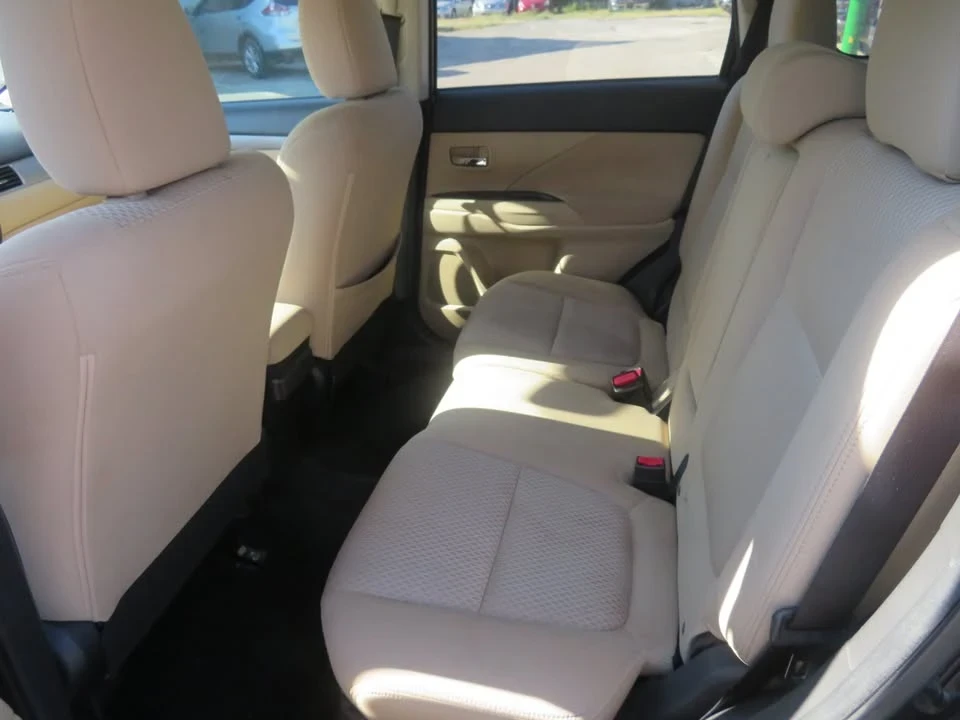 2016 Mitsubishi Outlander - Image 6 of 6