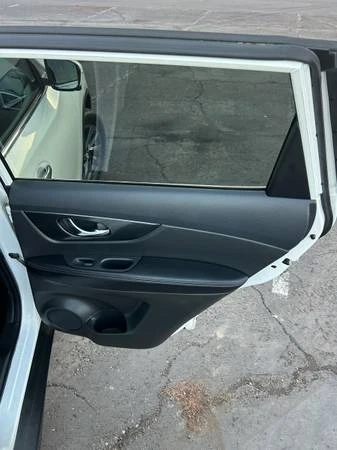 2016 Nissan Rogue - Image 11 of 18
