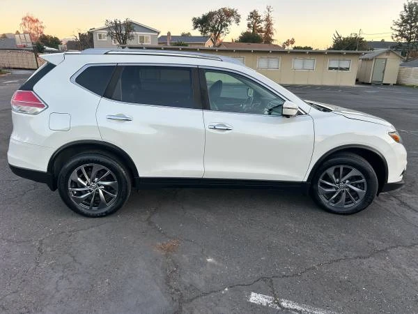 2016 Nissan Rogue - Image 9 of 18