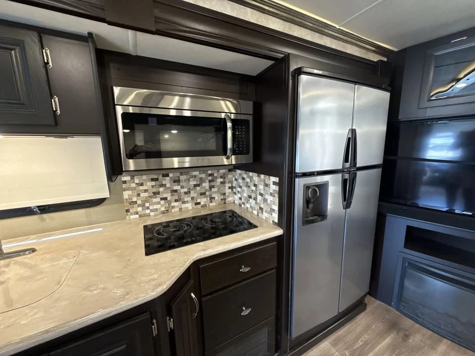 2016 Bentley - Image 8 of 20
