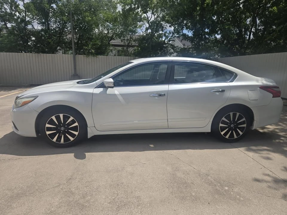 2016 Nissan Altima 5th Gen - Image 3 of 8