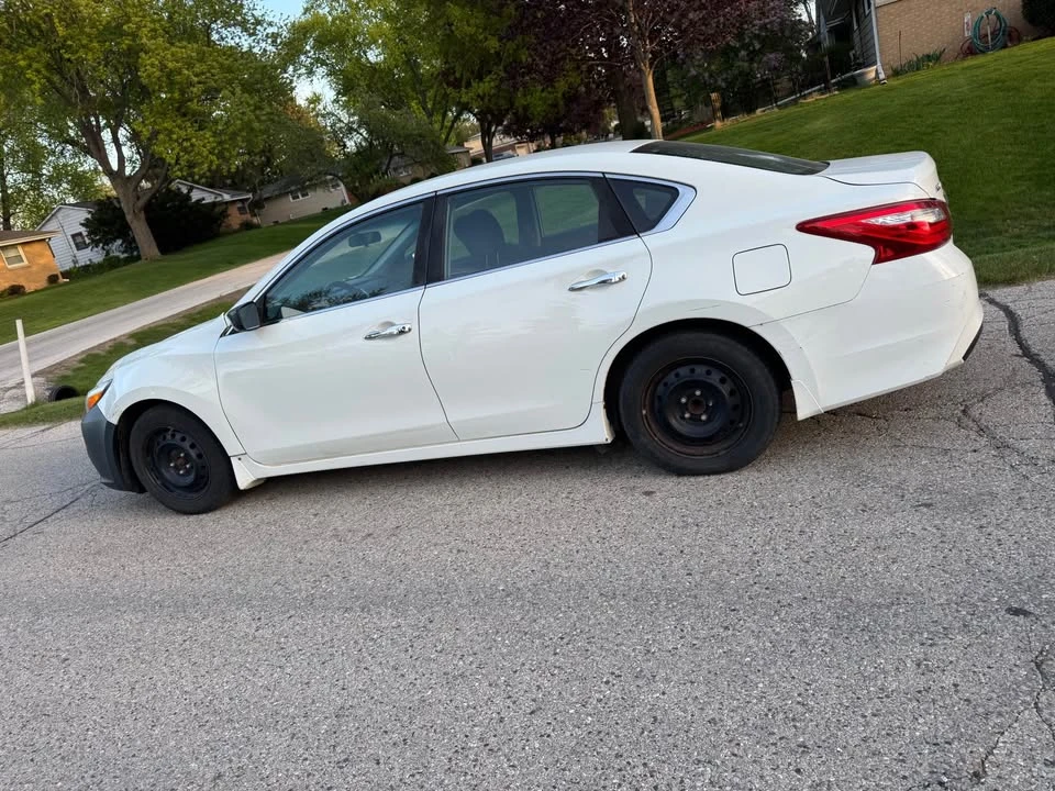 2016 Nissan Altima 5th Gen - Image 5 of 8