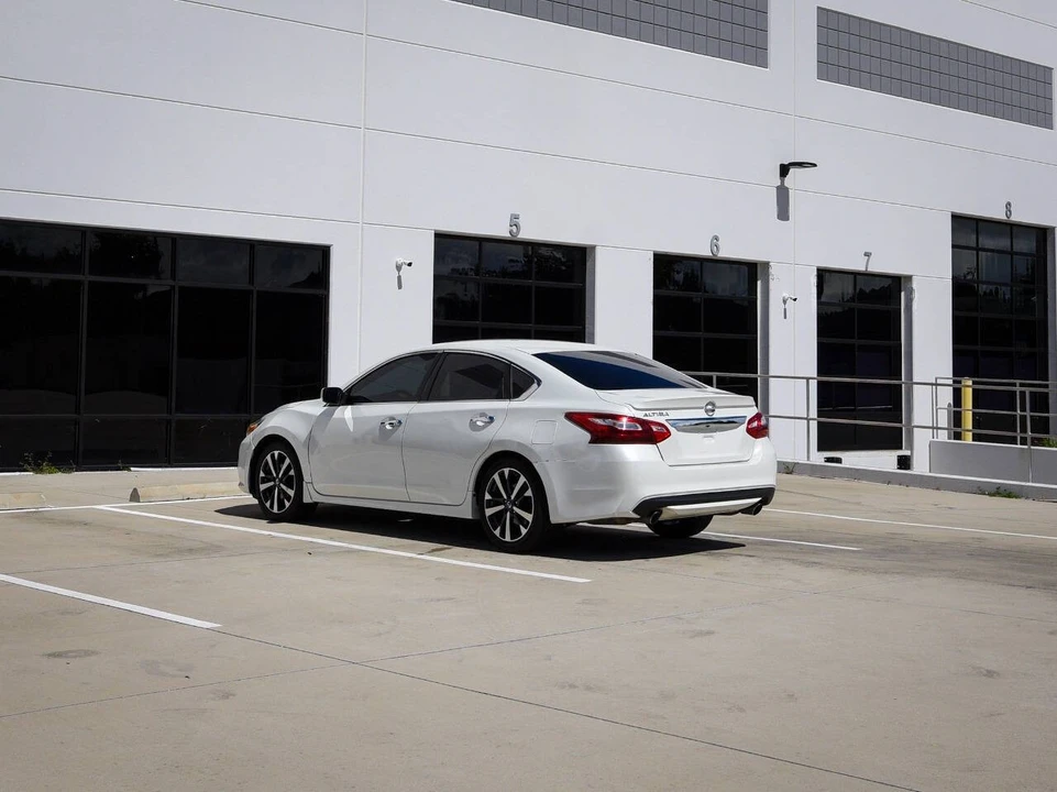 2016 Nissan Altima 5th Gen - Image 5 of 16
