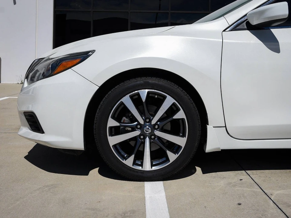 2016 Nissan Altima 5th Gen - Image 10 of 16