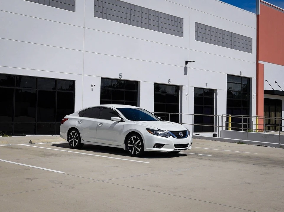 2016 Nissan Altima 5th Gen - Image 2 of 16
