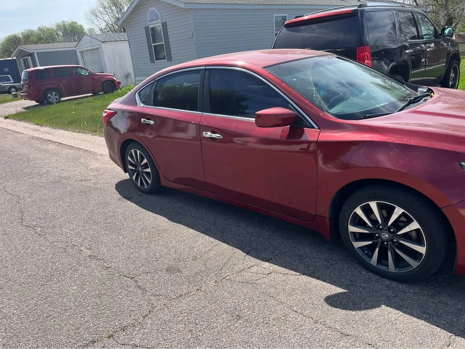 2016 Nissan Altima 5th Gen - Image 4 of 11