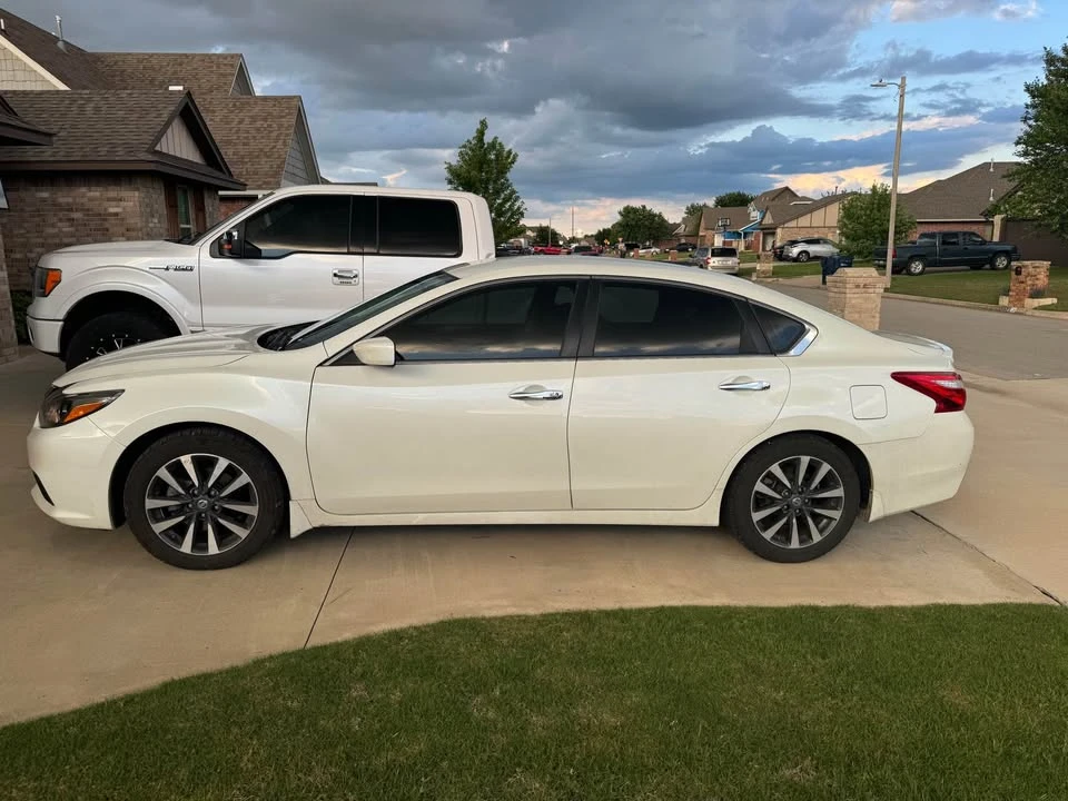 2016 Nissan Altima 5th Gen - Image 2 of 10