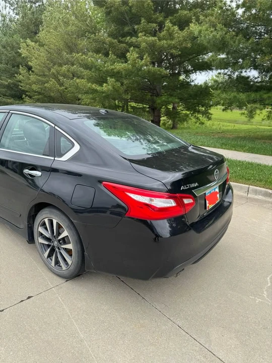 2016 Nissan Altima 5th Gen - Image 4 of 4