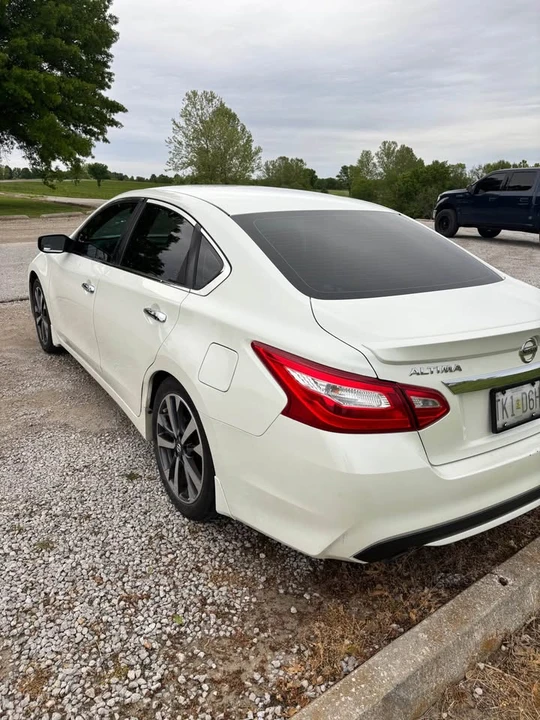 2016 Nissan Altima 5th Gen - Image 2 of 10