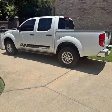 2016 Nissan Frontier Crew Cab SV Pickup 4D 5 ft