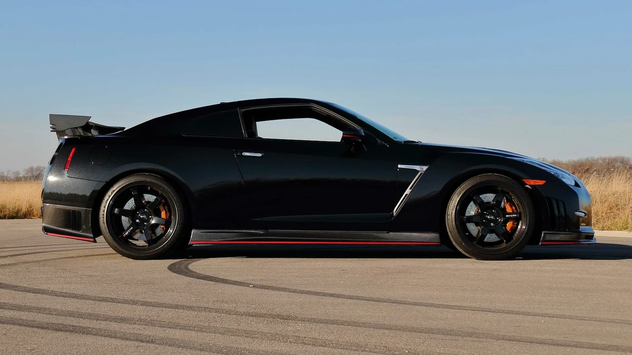 2016 Nissan R35 GT-R NISMO - Image 2 of 25