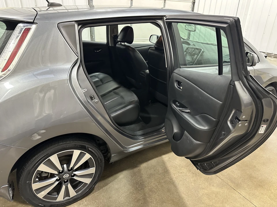 2016 Nissan Leaf - Image 16 of 21