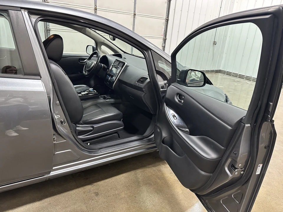 2016 Nissan Leaf - Image 18 of 21