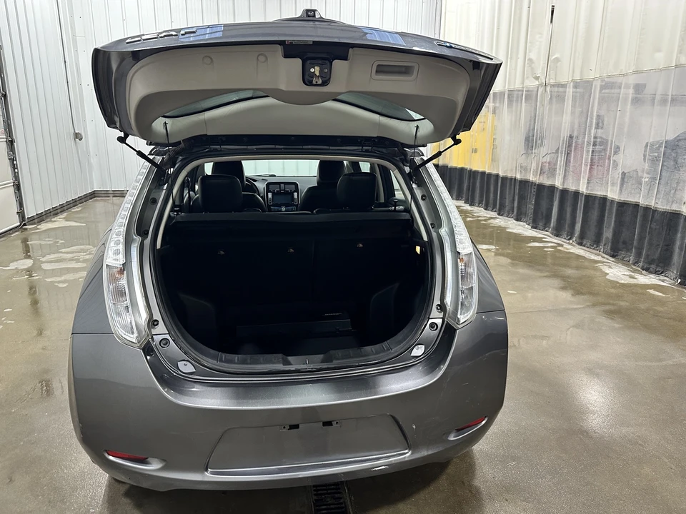 2016 Nissan Leaf - Image 15 of 21