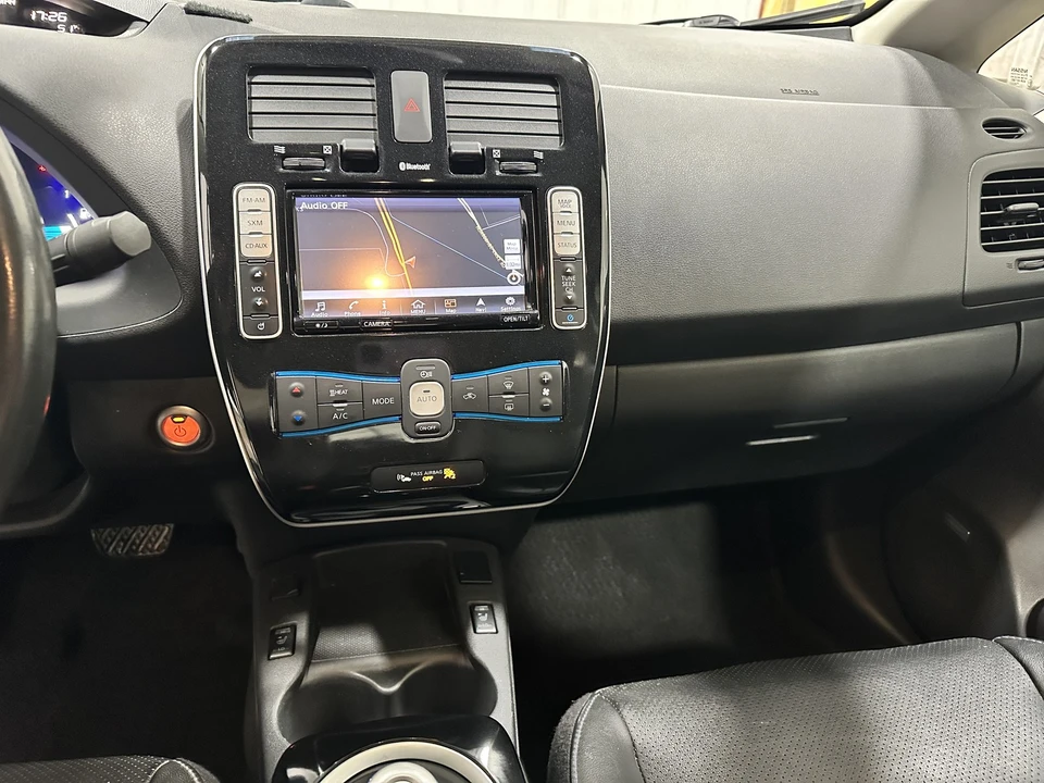 2016 Nissan Leaf - Image 10 of 21