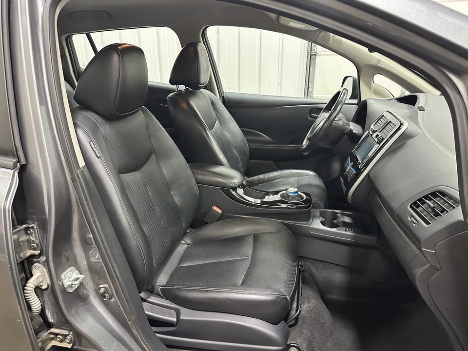 2016 Nissan Leaf - Image 19 of 21