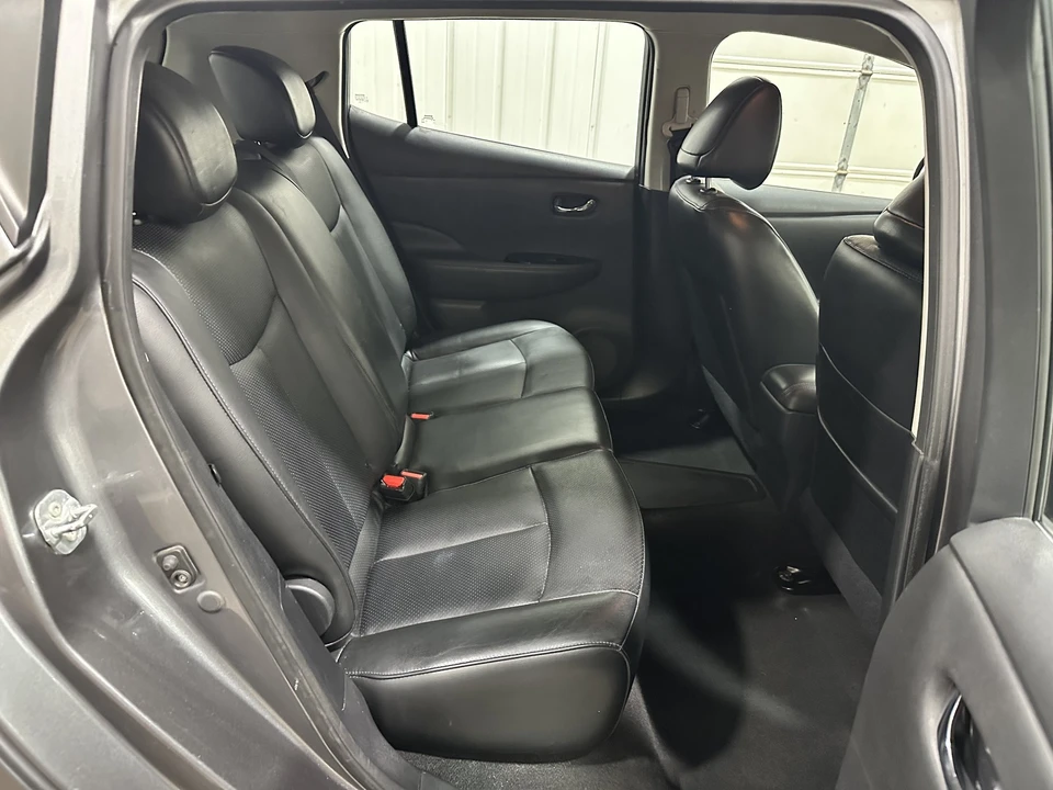 2016 Nissan Leaf - Image 17 of 21